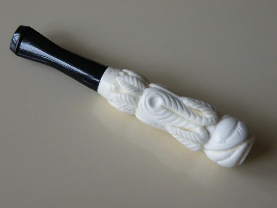 Hand-carved floral cigarette holder Turkish block meerschaum cigarette holder, product CGRTH-02