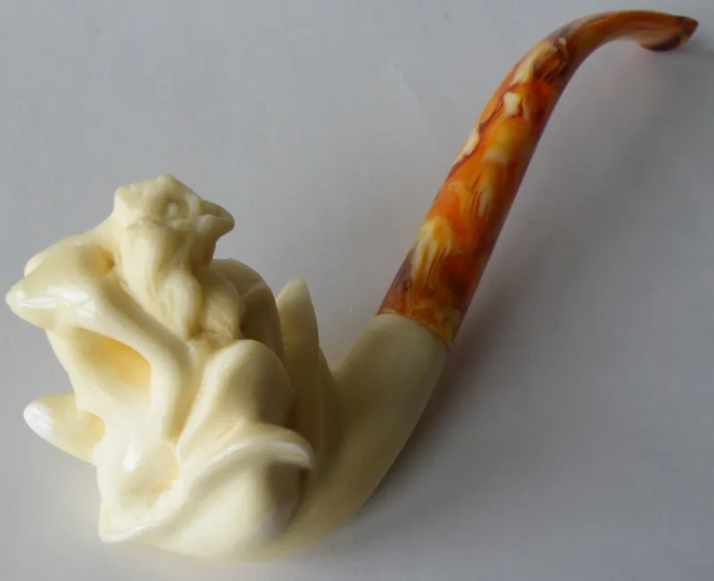 Hand-carved reclining figure cigarette holder Turkish block meerschaum cigarette holder, product CGRTH-23