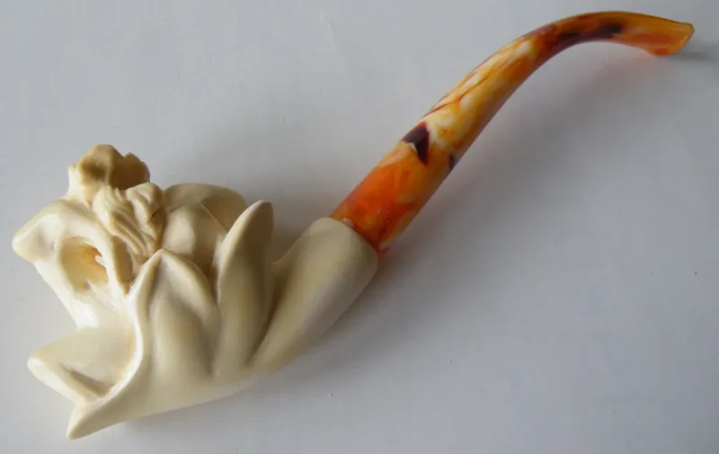 Hand-carved reclining figure cigarette holder Turkish block meerschaum cigarette holder, product CGRTH-37