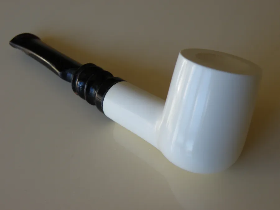 Hand-carved classic Turkish block meerschaum pipe, product CLA-04