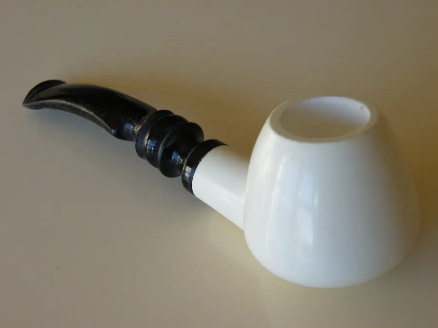 Hand-carved classic Turkish block meerschaum pipe, product CLA-13