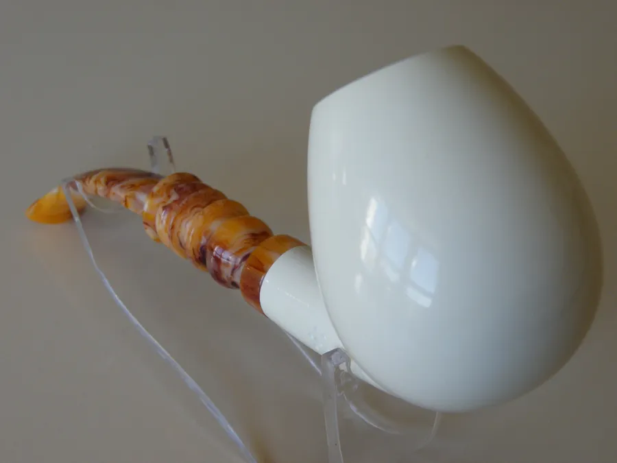 Hand-carved classic Turkish block meerschaum pipe, product CLA-17
