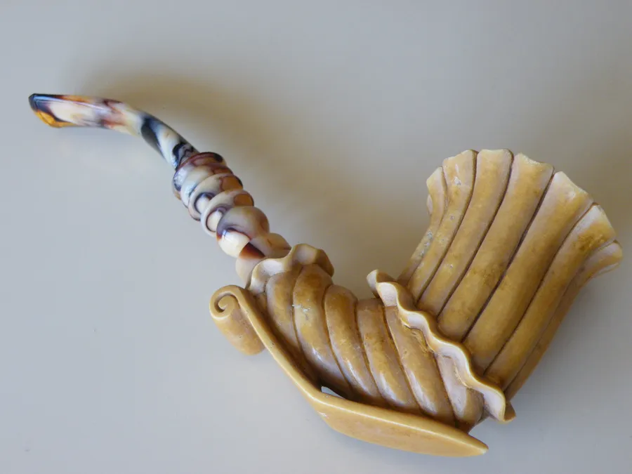 Hand-carved freehand Turkish block meerschaum pipe, product FH-16