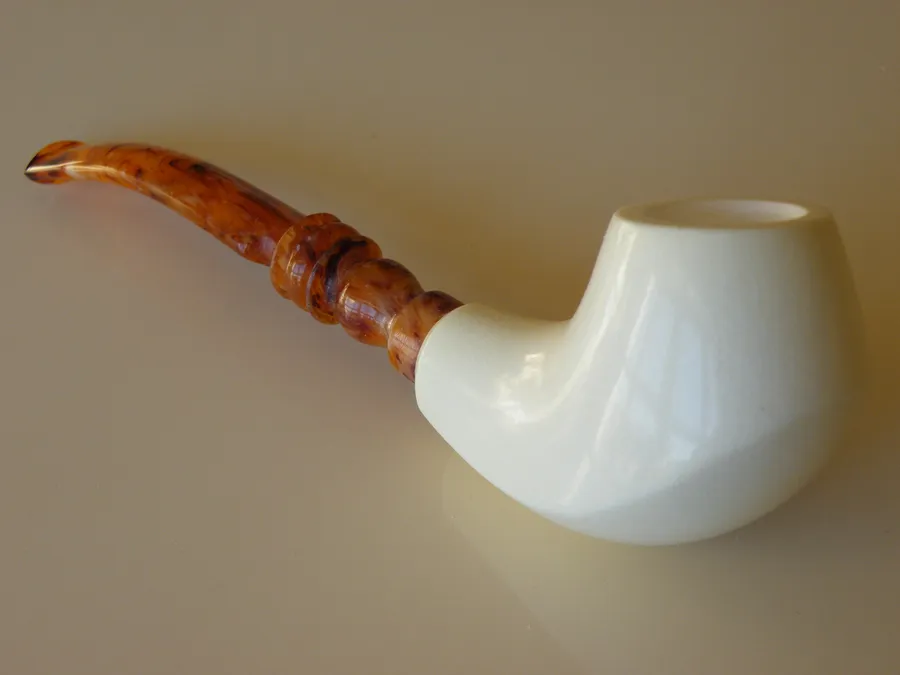 Hand-carved freehand Turkish block meerschaum pipe, product FH-41