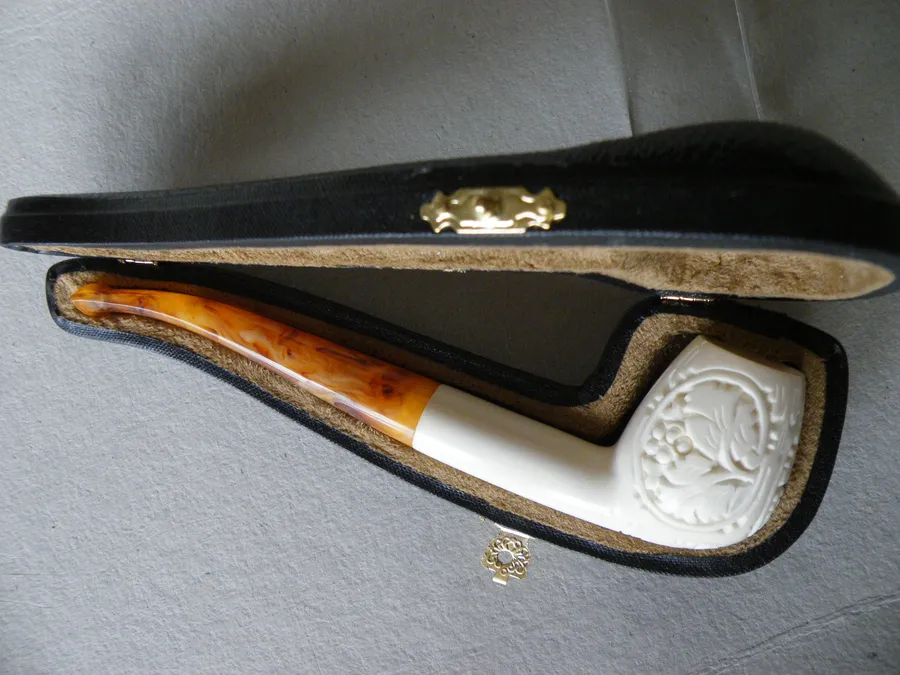 Hand-carved ornamental Turkish block meerschaum pipe, product ORN-16